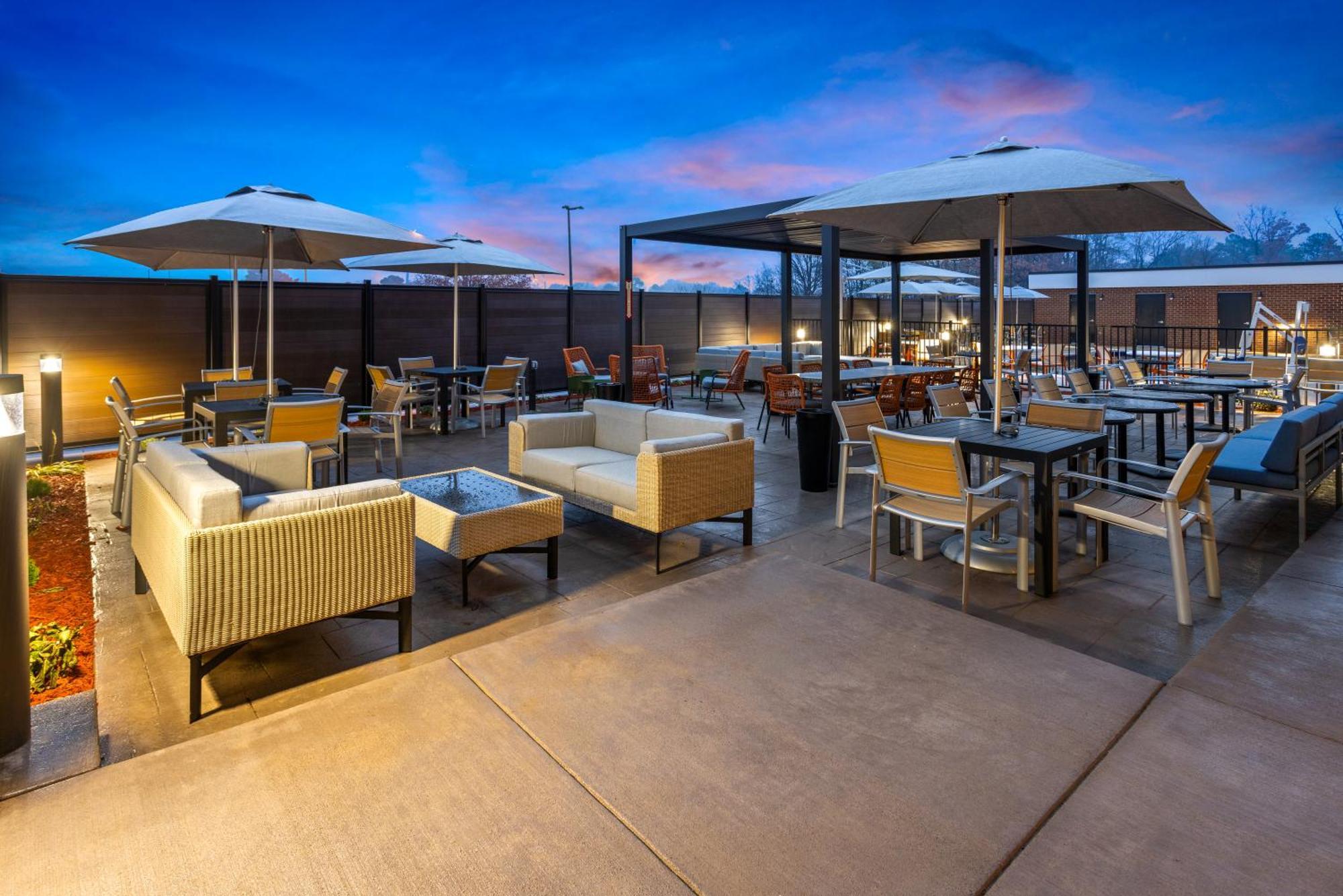 Holiday Inn & Suites Richmond West End, An Ihg Hotel Extérieur photo