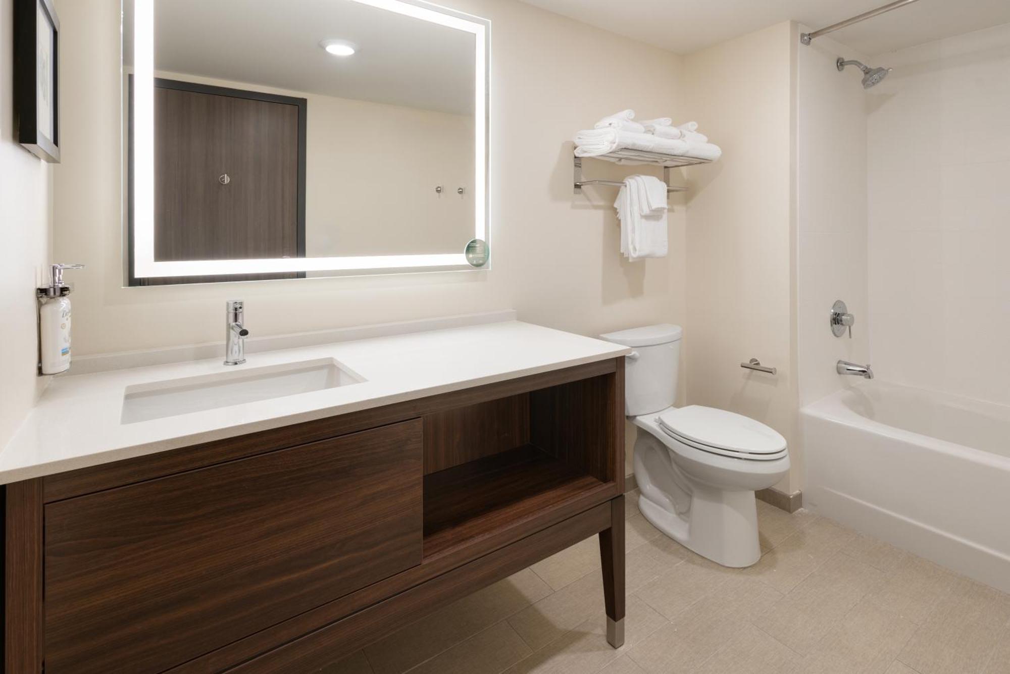 Holiday Inn & Suites Richmond West End, An Ihg Hotel Extérieur photo
