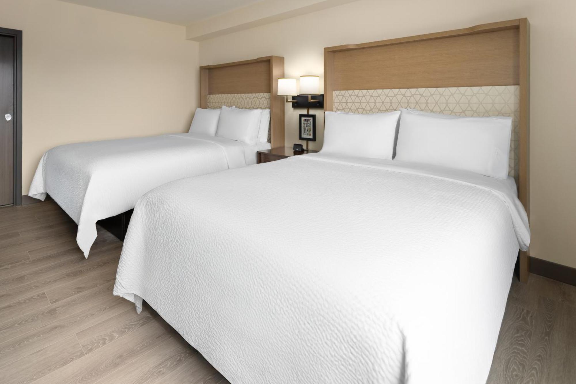 Holiday Inn & Suites Richmond West End, An Ihg Hotel Extérieur photo