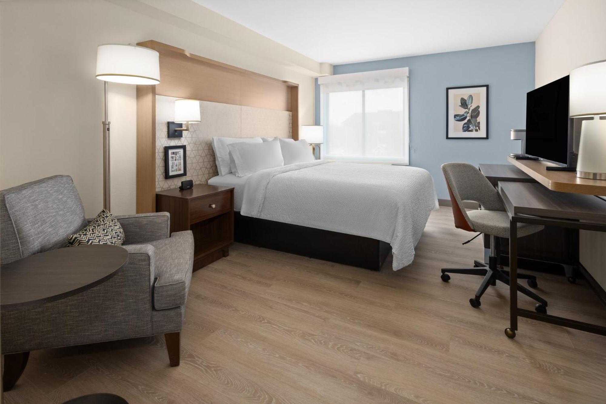 Holiday Inn & Suites Richmond West End, An Ihg Hotel Extérieur photo