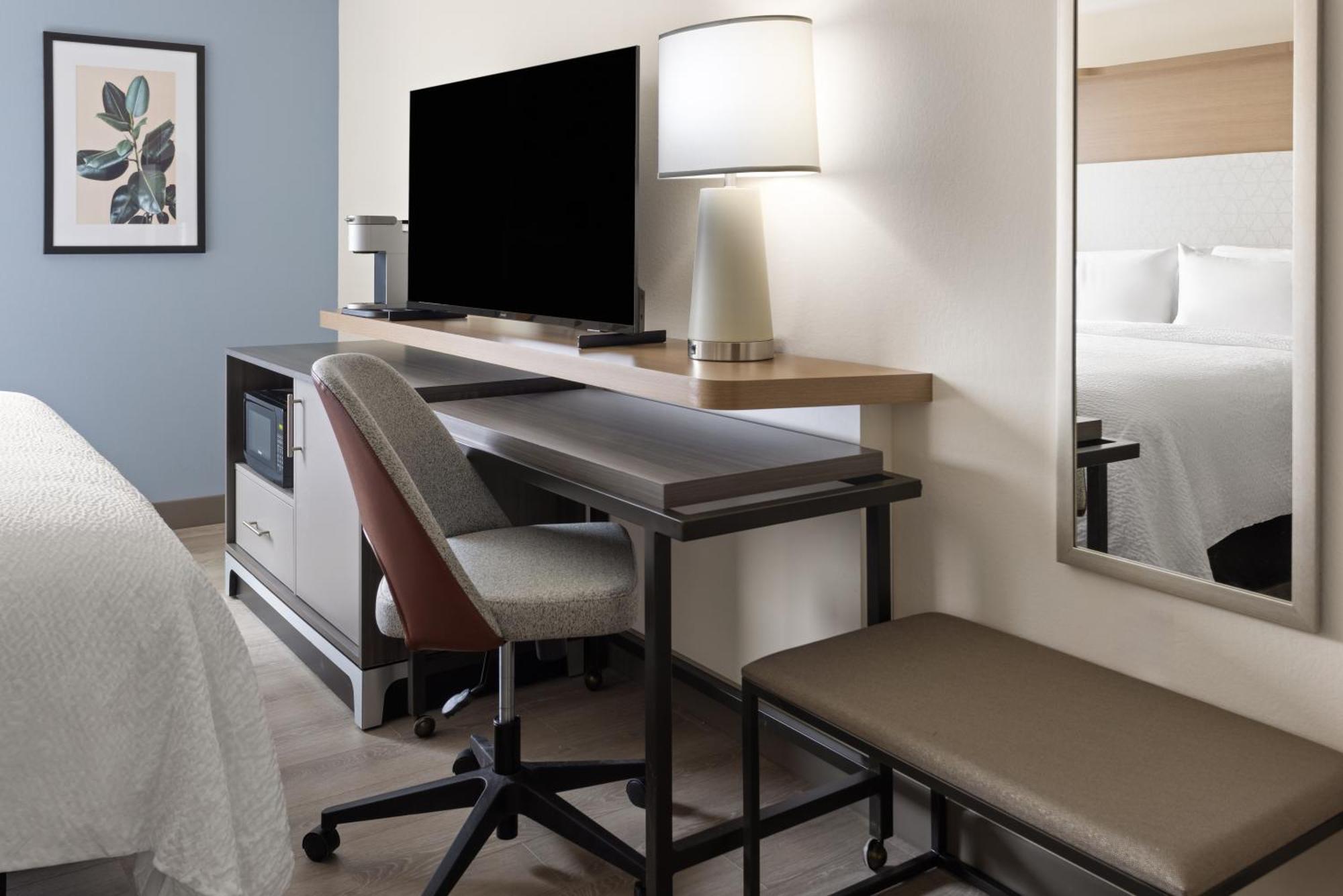 Holiday Inn & Suites Richmond West End, An Ihg Hotel Extérieur photo